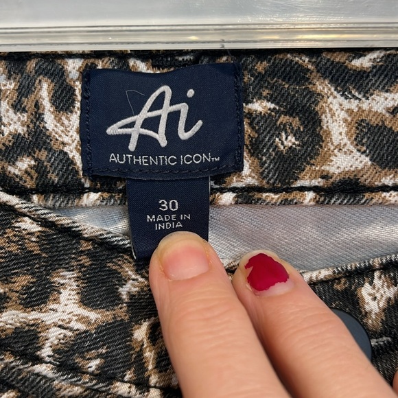 Authentic Icon cheetah print skinny jeans size 30. In great condition! - Picture 4 of 7